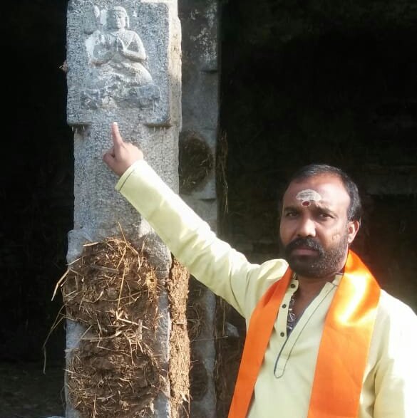 வரட்டி தட்டும் இடமாக மாறிய கோவில் கல்மண்டபத் தூண்கள்