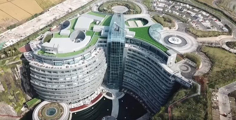 ஷாங்காயில் பூமிக்கு அடியில் 18 அடுக்கு ஹோட்டல்!