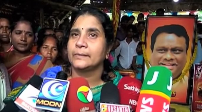 சொத்துக்காக இப்படி செய்கிறார்கள் : குரு மனைவி லதா கண்ணீர்