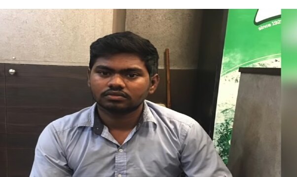 உடைமாற்றும் அறையில் ரகசிய கேமரா நர்சுகள் அதிர்ச்சி!!!