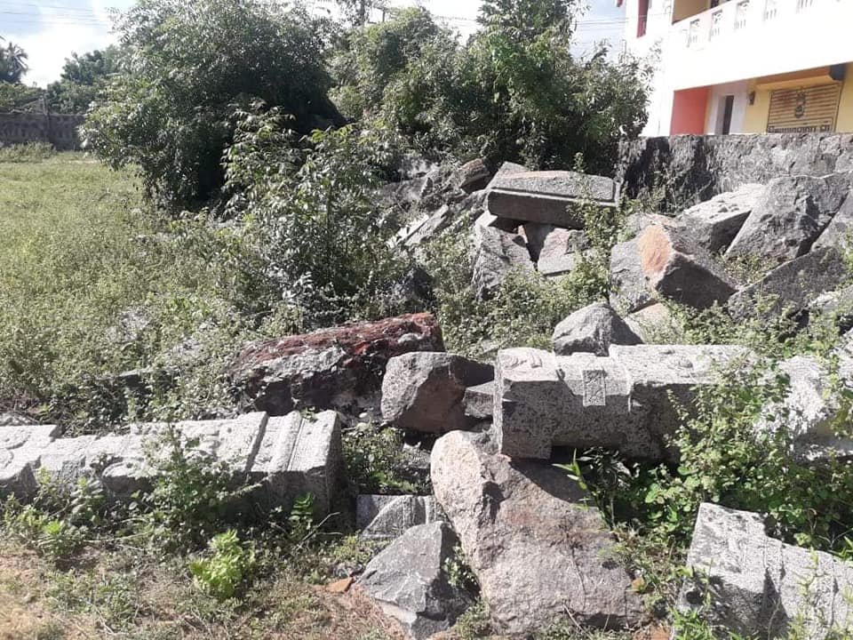 காணாமல் போகும் கல்மண்டபம் - கண்டுகொள்ளாத  அறநிலையத்துறை