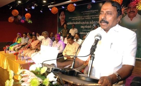 ஏழை மக்கள் குழந்தைகளின் நலன் கருதி ஆசிரியர்கள் போராட்டத்தை கைவிட வேண்டும் : அமைச்சர் செங்கோட்டையன்