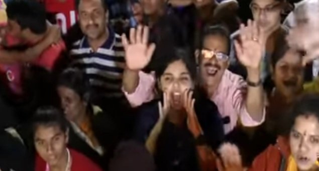 சென்னை மெரினாவில் 2019 புத்தாண்டு கொண்டாட்டம்