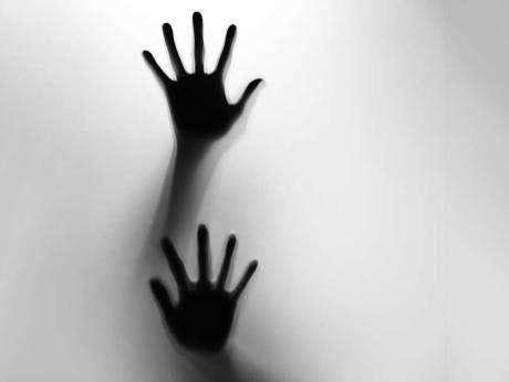 தி.மு.க பிரமுகரின் மிரட்டலுக்கு பயப்படாத சிறுமியின் தாய்!- பாலியல் புகாரில் வால்பாறை மாணவன் கைது