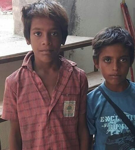 அத்திவரதர் வி.வி.ஐ.பி. தரிசன வரிசையில் வியக்க வைத்த குட்டி `வி.ஐ.பி-க்கள்’!