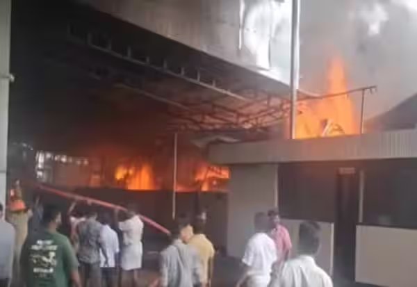மலப்புரம் காலணி தொழிற்சாலையில் பயங்கர தீ விபத்து – 90% பகுதி எரிந்து சேதம்